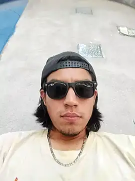 Snapshot of AlexAlejandro13 chatting on 05-22-26, 08:36 AlexAlejandro13 online show from 05-22-26, 08:36