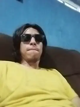 Snapshot of AlexAlejandro13 chatting on 05-25-26, 12:27 AlexAlejandro13 online show from 05-25-26, 12:27