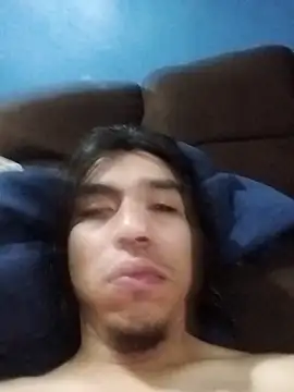 Snapshot of AlexAlejandro13 chatting on 05-31-26, 06:20 AlexAlejandro13 online show from 05-31-26, 06:20