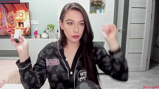 Snapshot of JuliaDiksonX chatting on 12-19-24, 08:34 JuliaDiksonX online show from 12-19-24, 08:34