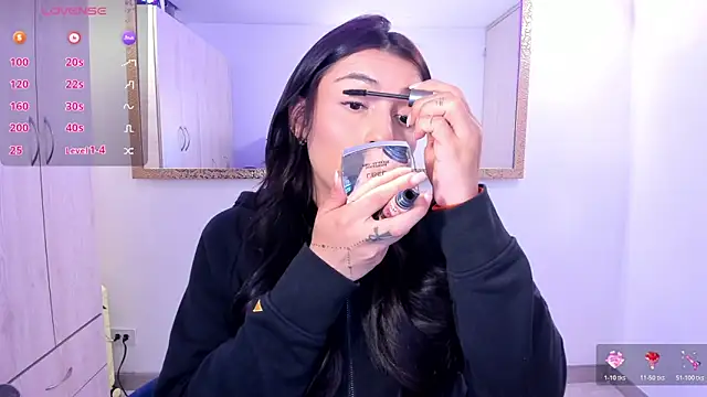 Snapshot of EricaVanderhill chatting on 04-14-26, 06:19 EricaVanderhill online show from 04-14-26, 06:19