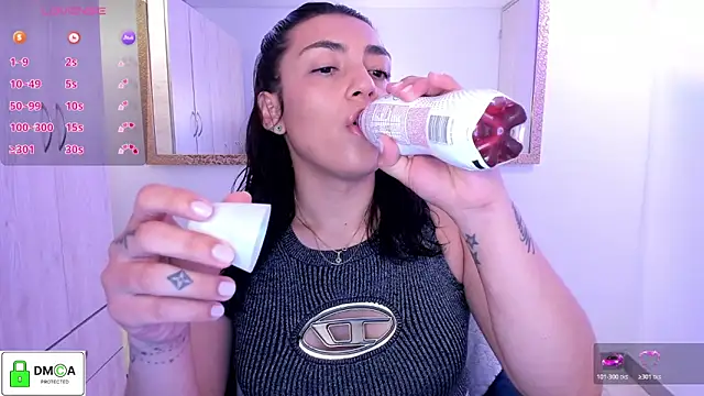 Snapshot of EricaVanderhill chatting on 06-28-26, 01:44 EricaVanderhill online show from 06-28-26, 01:44