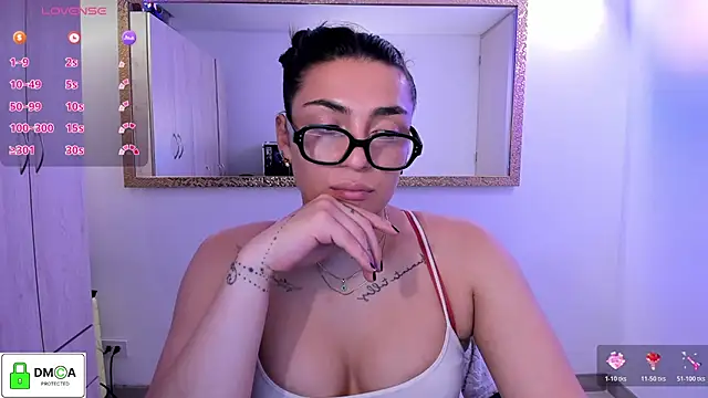 Snapshot of EricaVanderhill chatting on 07-06-26, 07:49 EricaVanderhill online show from 07-06-26, 07:49
