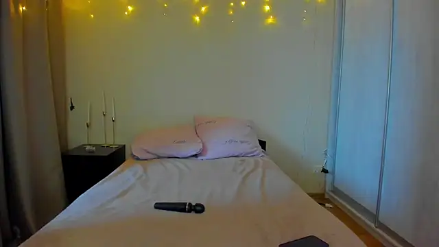 Snapshot of Bella_Foryou chatting on 01-07-25, 04:08 Bella Foryou online show from 01-07-25, 04:08