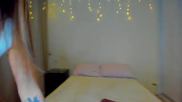 Snapshot of Bella_Foryou chatting on 01-11-25, 01:16 Bella Foryou online show from 01-11-25, 01:16