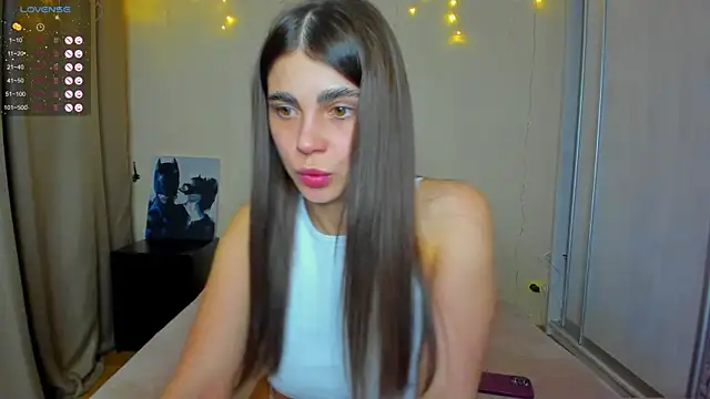 Snapshot of Bella_Foryou chatting on 02-08-25, 11:12 Bella Foryou online show from 02-08-25, 11:12