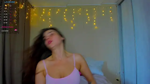 Snapshot of Bella_Foryou chatting on 02-12-25, 04:12 Bella Foryou online show from 02-12-25, 04:12