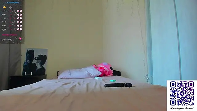 Snapshot of Bella_Foryou chatting on 03-09-25, 05:00 Bella Foryou online show from 03-09-25, 05:00