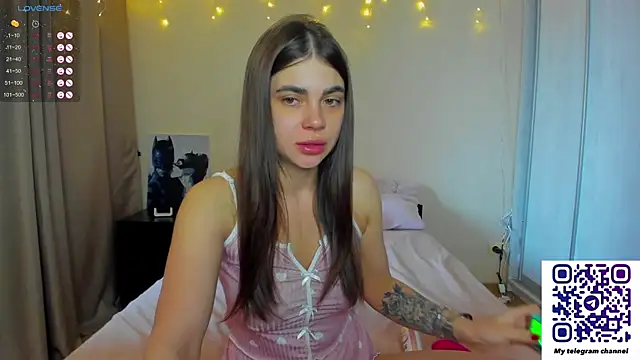 Snapshot of Bella_Foryou chatting on 03-10-25, 02:06 Bella Foryou online show from 03-10-25, 02:06