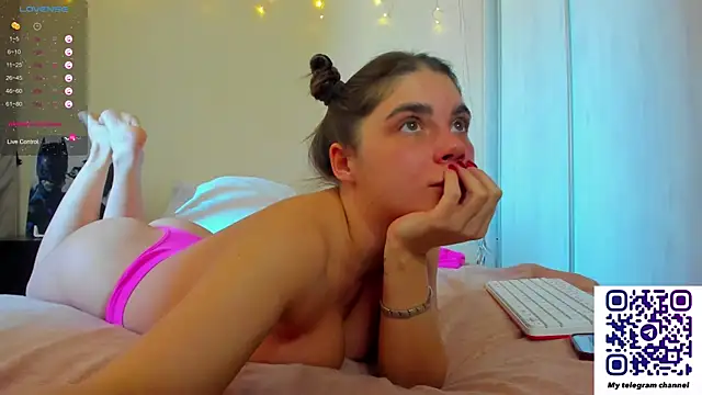 Snapshot of Bella_Foryou chatting on 03-14-25, 03:59 Bella Foryou online show from 03-14-25, 03:59