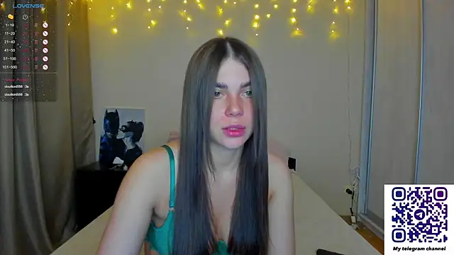 Snapshot of Bella_Foryou chatting on 03-18-25, 01:00 Bella Foryou online show from 03-18-25, 01:00