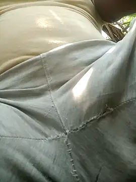 Snapshot of FinableKnee chatting on 09-25-25, 07:23 FinableKnee online show from 09-25-25, 07:23