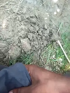 Snapshot of FinableKnee chatting on 09-27-25, 04:39 FinableKnee online show from 09-27-25, 04:39