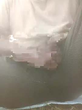 Snapshot of FinableKnee chatting on 10-20-25, 02:56 FinableKnee online show from 10-20-25, 02:56