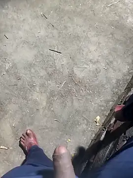 Snapshot of FinableKnee chatting on 10-22-25, 01:22 FinableKnee online show from 10-22-25, 01:22