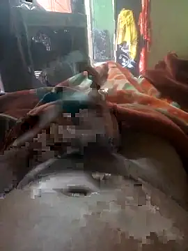 Snapshot of FinableKnee chatting on 10-31-25, 02:01 FinableKnee online show from 10-31-25, 02:01