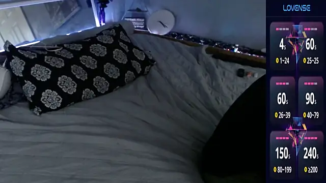 Snapshot of MaxRouger chatting on 10-06-25, 08:23 MaxRouger online show from 10-06-25, 08:23