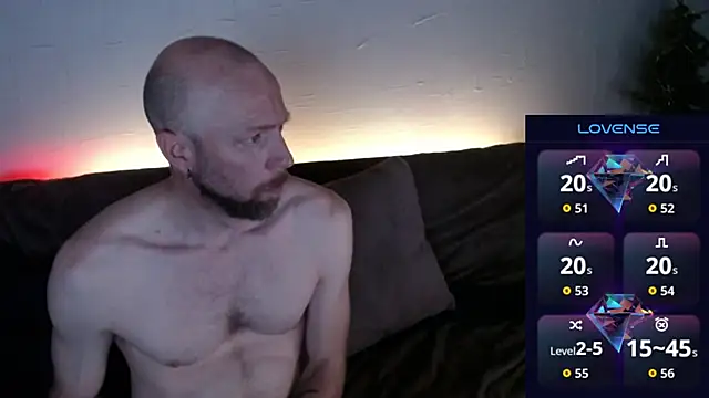 Snapshot of MaxRouger chatting on 11-14-25, 10:58 MaxRouger online show from 11-14-25, 10:58