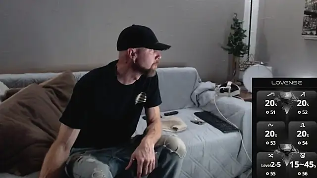 Snapshot of MaxRouger chatting on 11-23-25, 09:36 MaxRouger online show from 11-23-25, 09:36