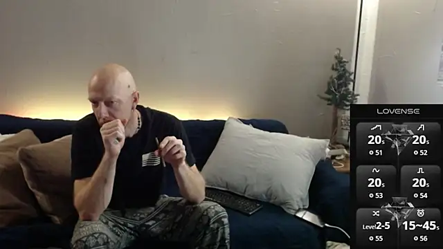 Snapshot of MaxRouger chatting on 11-27-25, 01:57 MaxRouger online show from 11-27-25, 01:57