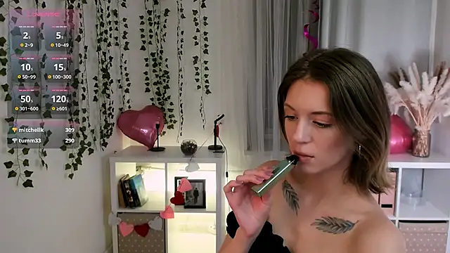 Snapshot of Salme_Sweet chatting on 02-17-25, 10:07 Salme Sweet online show from 02-17-25, 10:07