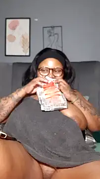 Snapshot of PearlSexxy69 chatting on 02-21-26, 06:20 PearlSexxy69 online show from 02-21-26, 06:20