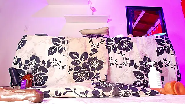 sofi decker online show from 01-09-25, 06:17