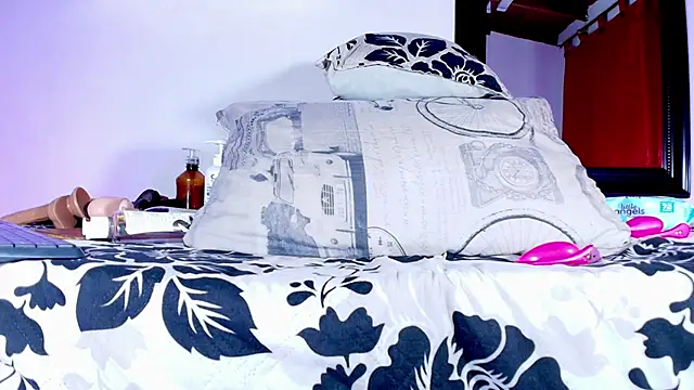 sofi decker online show from 03-08-25, 03:06