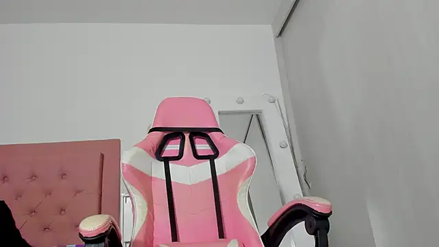 Snapshot of Lindsay-hii chatting on 01-14-25, 04:40 Lindsay-hii online show from 01-14-25, 04:40