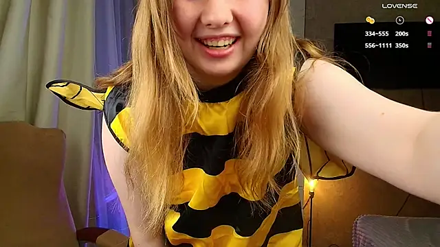 Vivian cutie online show from 10-31-25, 03:46