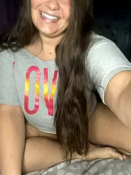 Snapshot of CamilaLovexoxo chatting on 12-16-25, 02:11 CamilaLovexoxo online show from 12-16-25, 02:11