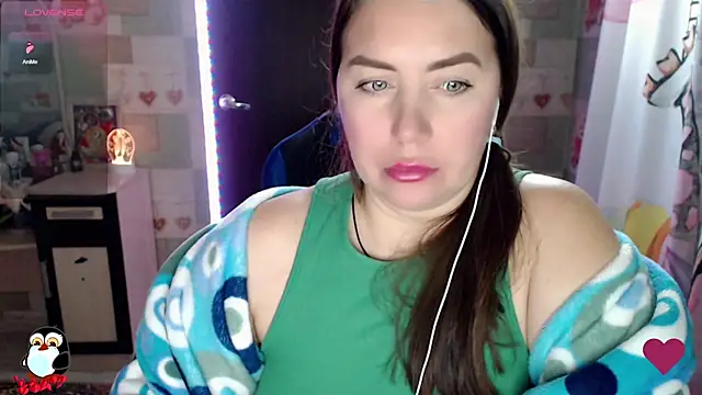 Snapshot of Korolek12 chatting on 01-15-25, 03:18 Korolek12 online show from 01-15-25, 03:18