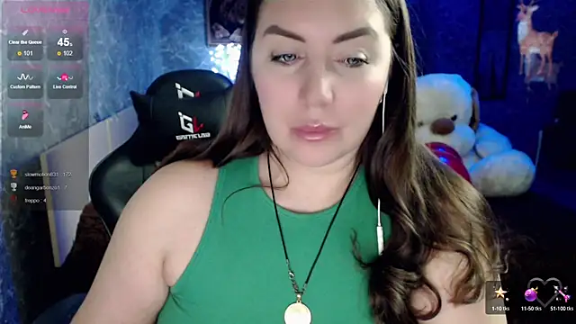 Snapshot of Korolek12 chatting on 02-10-25, 03:32 Korolek12 online show from 02-10-25, 03:32