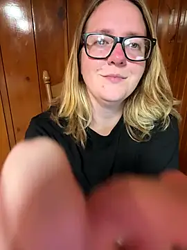 Lizzyloo online show from 11-26-25, 03:29