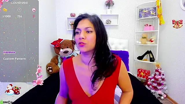 Snapshot of Mollywell chatting on 12-30-24, 05:15 Mollywell online show from 12-30-24, 05:15