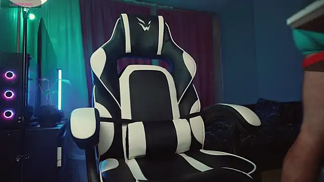 LuckyAlexx online show from 02-04-25, 10:02