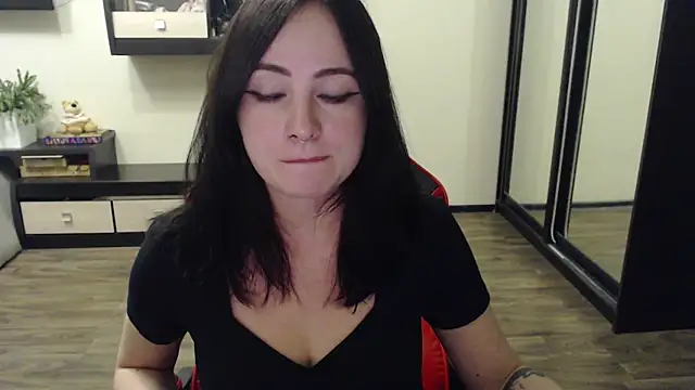 Laralianna online show from 10-11-25, 05:11