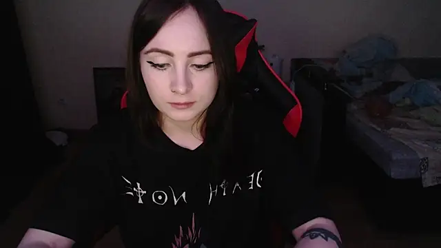 Laralianna online show from 12-17-25, 04:24