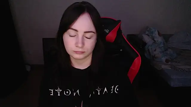 Laralianna online show from 12-18-25, 10:49