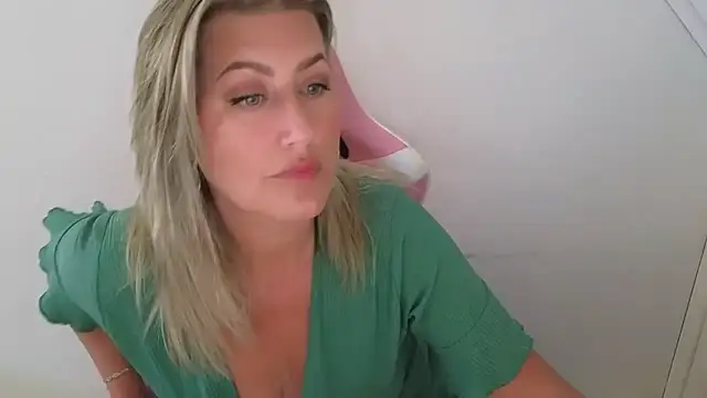 Snapshot of TessToy chatting on 04-30-26, 11:49 TessToy online show from 04-30-26, 11:49