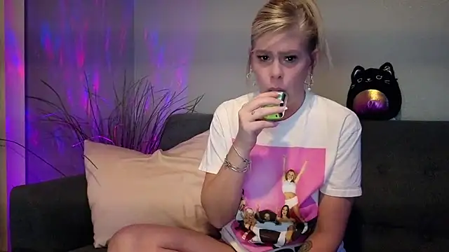 Lexi Shocker online show from 09-26-25, 05:55