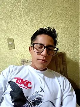 Snapshot of KevinCrz chatting on 10-18-25, 11:05 KevinCrz online show from 10-18-25, 11:05