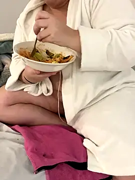 sweeti Em online show from 12-22-25, 07:00