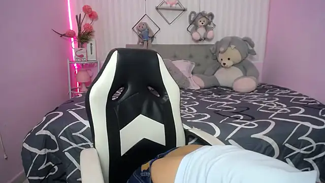 Snapshot of cum_bigass chatting on 03-12-26, 12:11 cum bigass online show from 03-12-26, 12:11