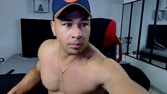 Snapshot of tyler_hank01 chatting on 02-06-25, 07:40 tyler hank01 online show from 02-06-25, 07:40