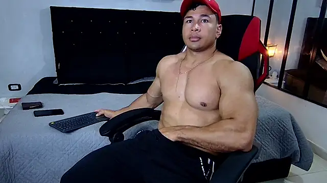 Snapshot of tyler_hank01 chatting on 03-13-25, 01:40 tyler hank01 online show from 03-13-25, 01:40