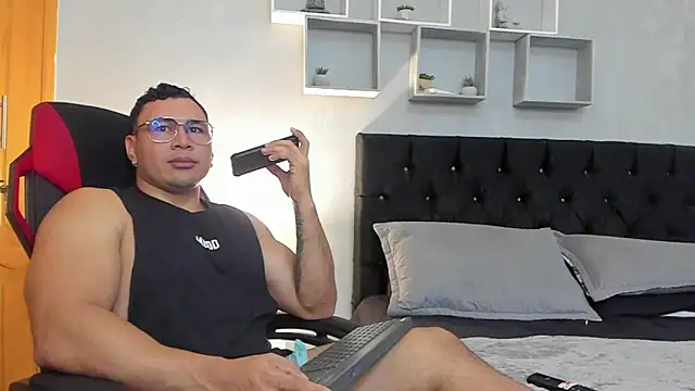 Snapshot of tyler_hank01 chatting on 04-08-26, 11:48 tyler hank01 online show from 04-08-26, 11:48