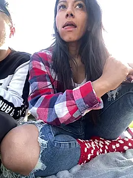 Snapshot of Kiscsillagg chatting on 03-21-25, 01:12 Kiscsillagg online show from 03-21-25, 01:12