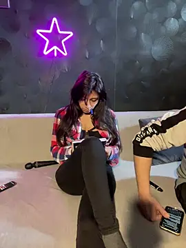 Snapshot of Kiscsillagg chatting on 02-13-26, 12:23 Kiscsillagg online show from 02-13-26, 12:23