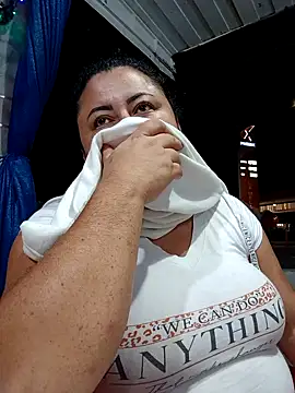 Snapshot of Monseratte21 chatting on 12-15-25, 04:28 Monseratte21 online show from 12-15-25, 04:28